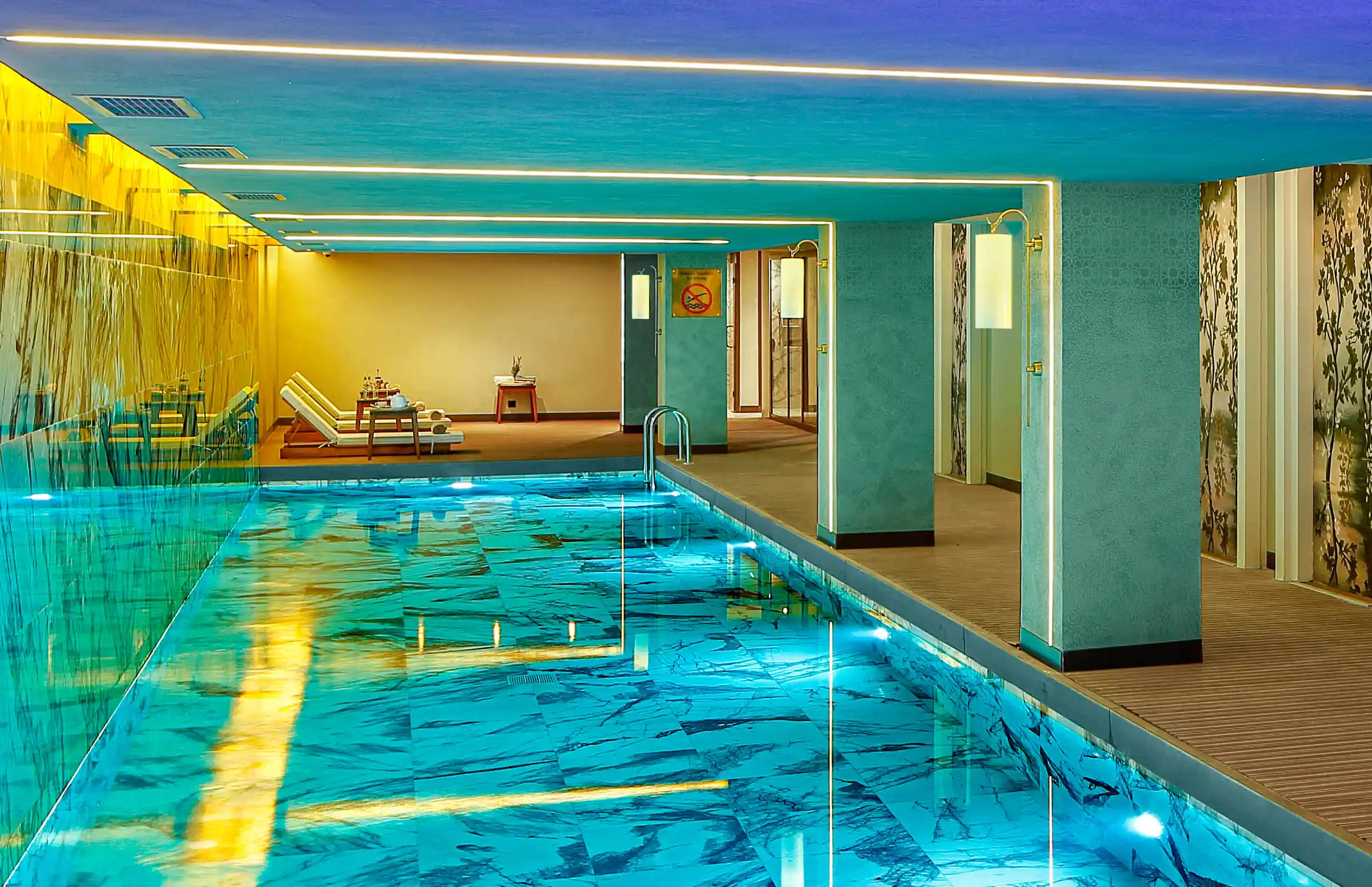 INDOOR POOL 3